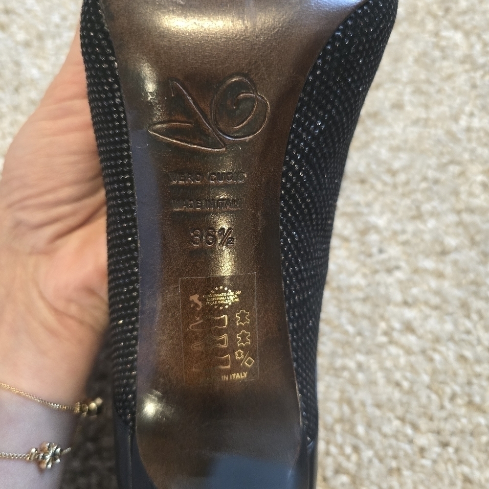 Joan Oloff Gorgeous Black Heel - Picture 8 of 10